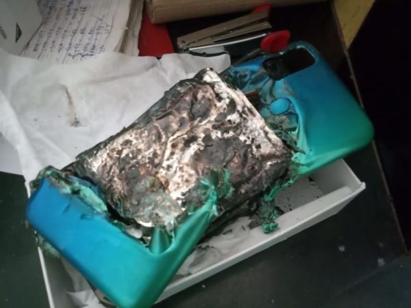 Новый смартфон Samsung взорвался на второй день после покупки