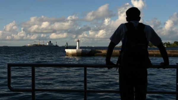 Мальдивы просят помочь им защитить острова от ухода под воду