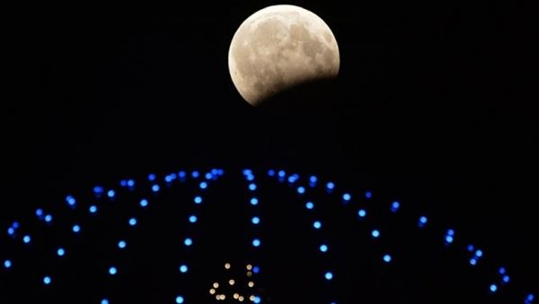 Первое лунное затмение 2020 года: когда начнется в Казахстане